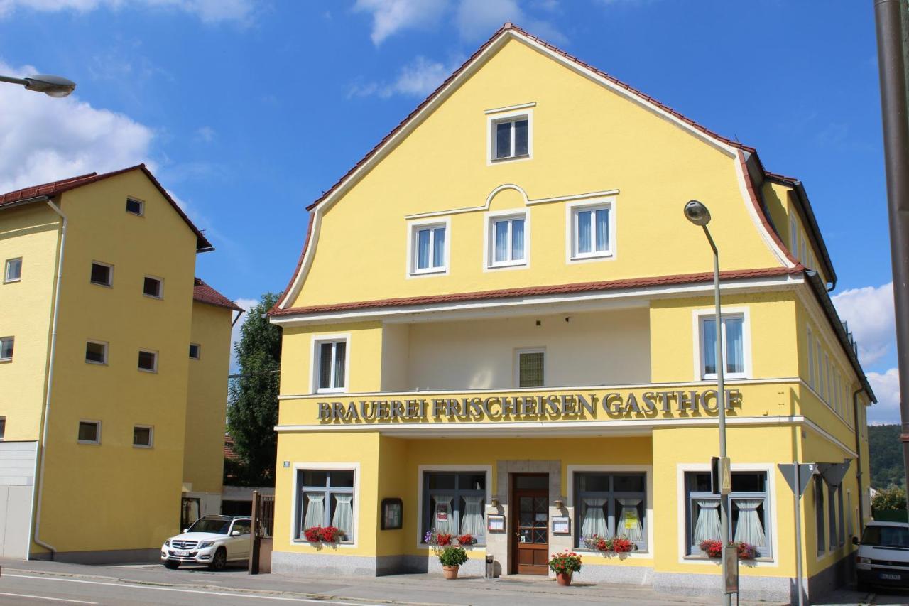 Brauerei Und Gasthof Frischeisen Kelheim Esterno foto